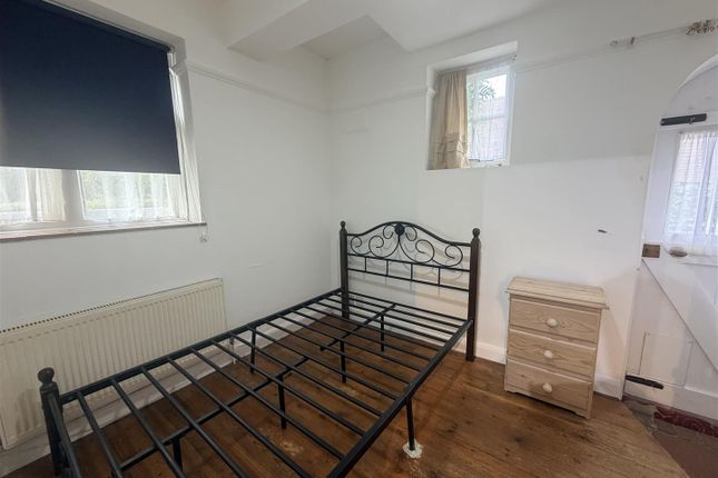 Erskine Hill, London photo 3