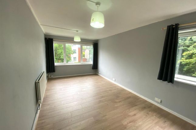 2 Linden Close, Western Avenue, Bentley photo 3