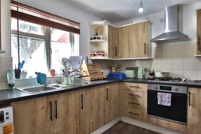 1, St. Barbaras Close, Tewkesbury photo 3