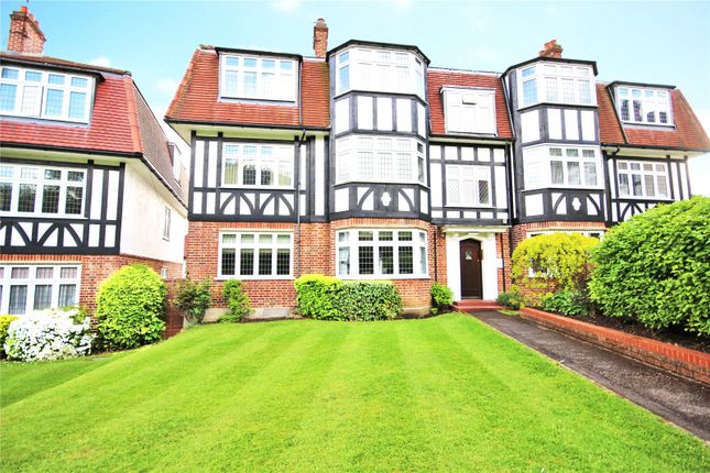 Flat to rent in Grange Court, Upper Park, Loughton