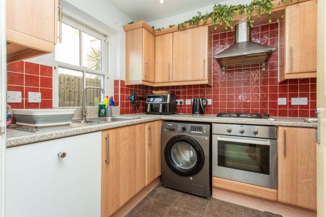 19, Falcon Close, Kent photo 3
