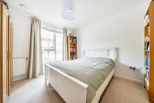 Flat 6, Leigh Court, 1, Sam King Walk, London photo 4