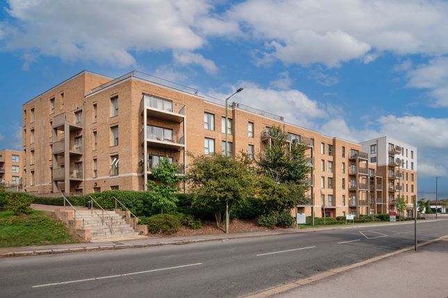 Flat 38, Yarrow Apts, London photo 2