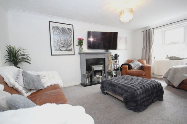 6, Saffron Way, Fareham photo 3