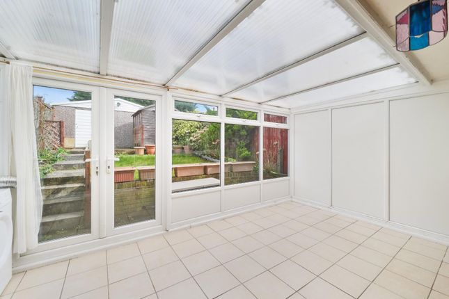26, Headley Grove, Tadworth photo 4