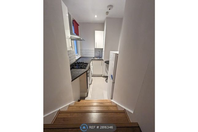 Studio flat on Flat   Raleigh Road, London, £1,175/mo