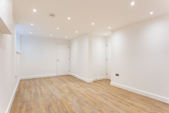 Flat 13B Rowhill Mansions, Rowhill Road, London photo 4