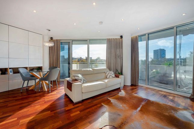 Flat for sale in Colonial Drive, Chiswick Park, London