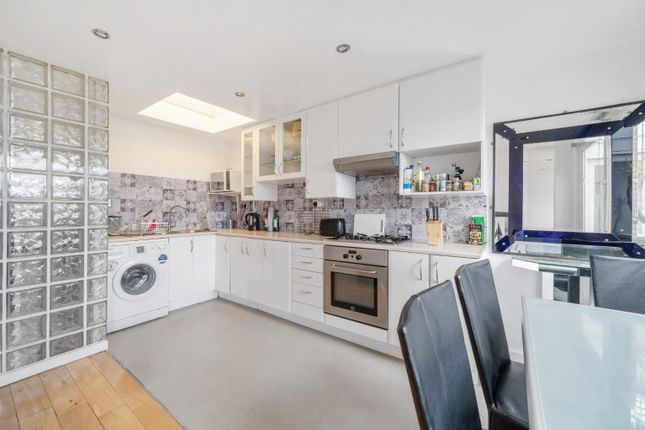 Flat for sale in Georges Road, London