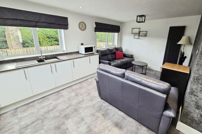 7, Hollowdene, Crook photo 4