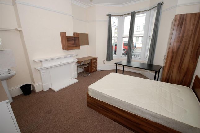 28, Clarendon Avenue, Leamington Spa photo 2