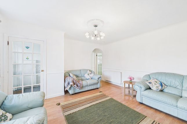2 Annerley Place, Coatbridge photo 2