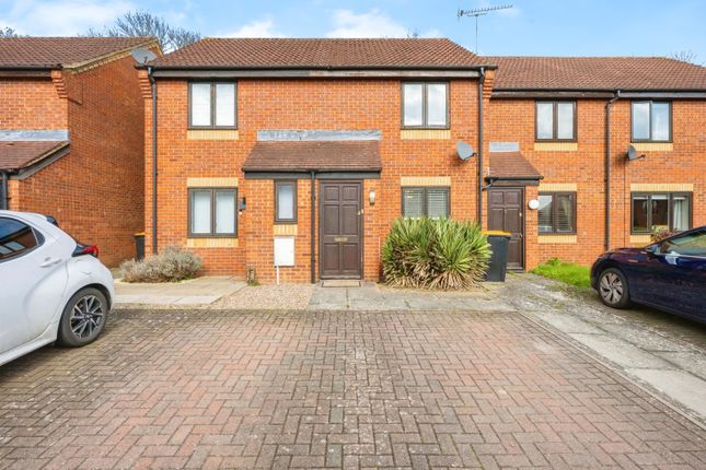 Thumbnail Terraced house for sale in Deep Spinney, Bedford
