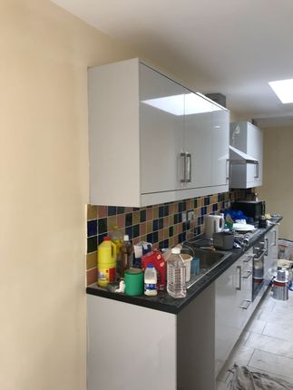 4 Bed Semi-Detached House To Rent Becontree Avenue, Dagenham Rm8