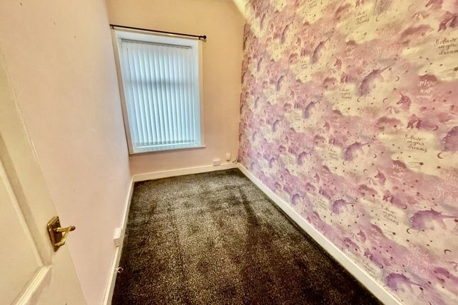 98, Leeds Road, Nelson photo 4