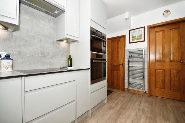 Kitchen 03.Jpg