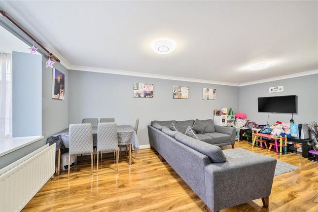 Flat 1, Sandringham Court, Priory Field Drive, Edgware photo 3