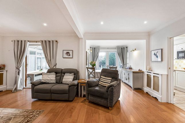 56 Holloways Lane, Welham Green photo 3