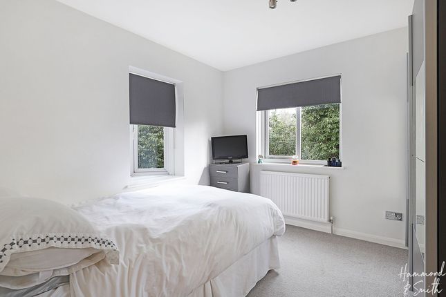 Flat for sale in Station Approach, Theydon Bois
