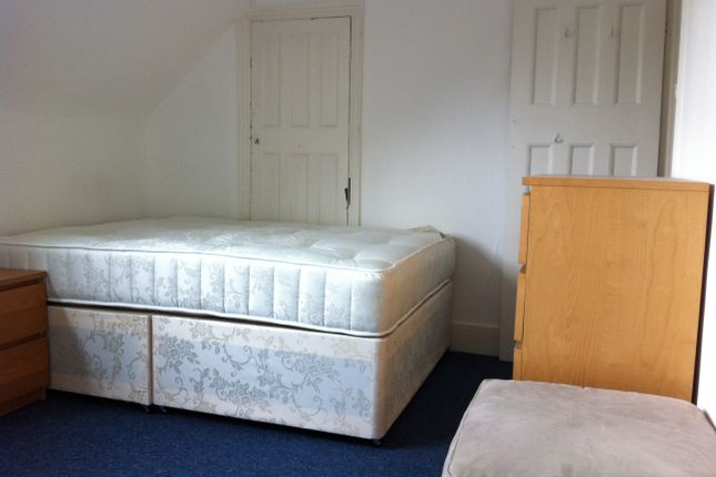 Thumbnail Room to rent in Queens Road, London