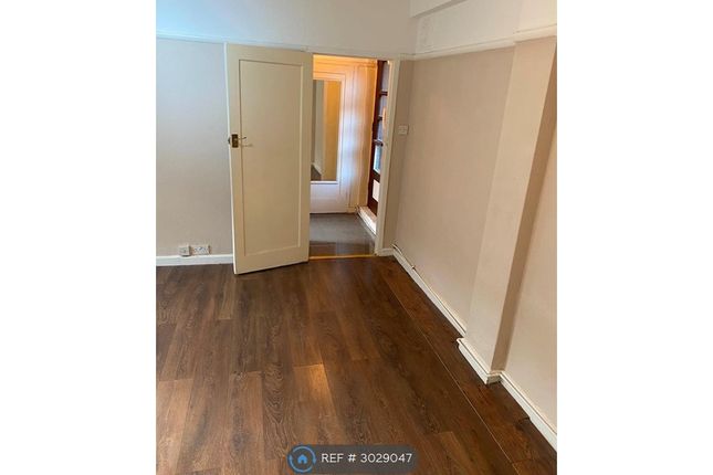 Silchester Court, London Road, Thornton Heath photo 5