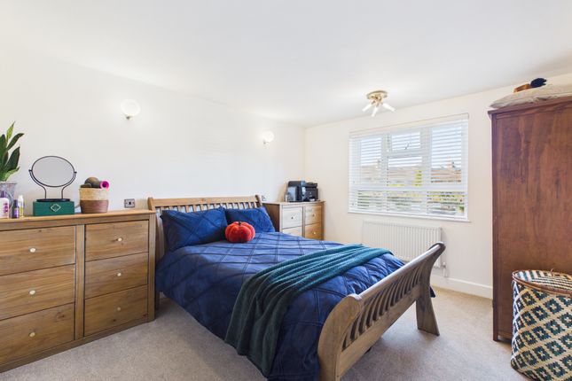 76 Meadowside, Pulborough photo 4