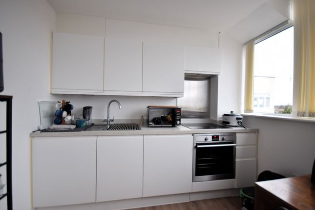 Flat 8, Jukes House, Epsom photo 2
