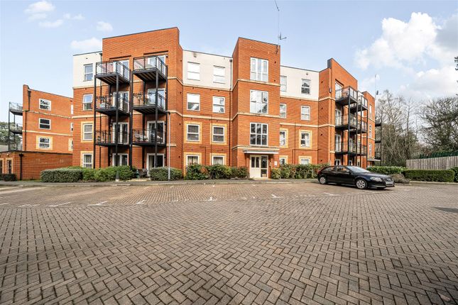 2-bed flat on 52, Edrich Grange, Crowthorne, £300,000