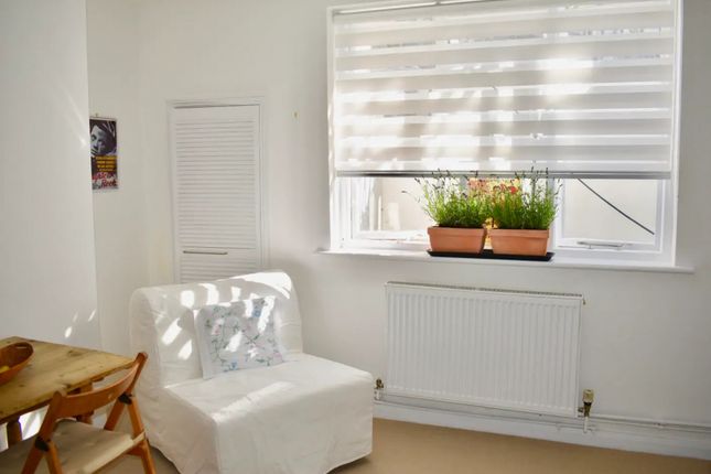 Studio to rent in Sudeley Street, Brighton BN2. All Bills Included. (Sud5B8)
