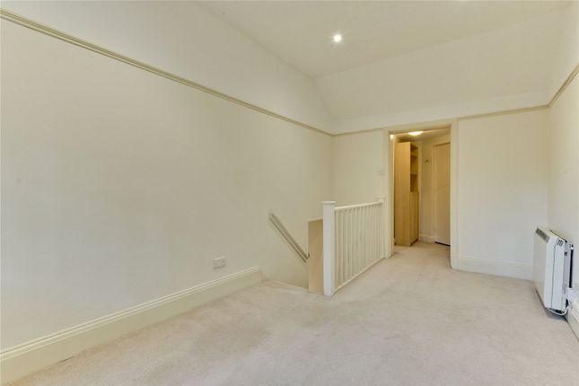 13, Pine Trees, Esher photo 3
