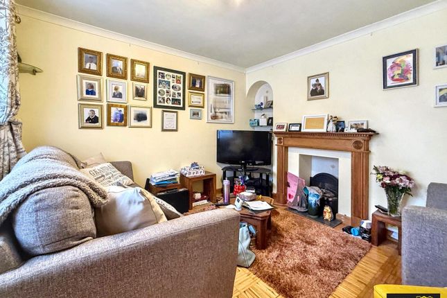 4, Milton Crescent, Weymouth photo 2