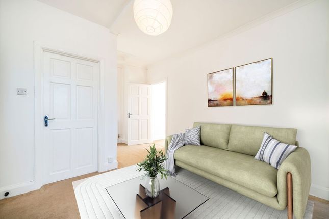 Flat L, 167, Uxbridge Road, London photo 2