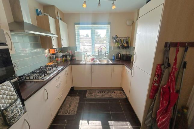 Room 2, 2 Dorney Place, Dartford photo 2