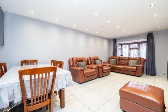 Terraced house for sale in Russell Way, Sutton