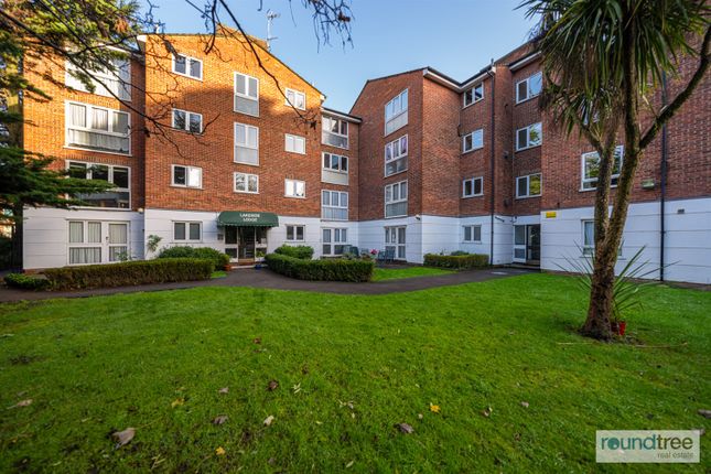 Flat for sale in Lakeside Lodge, Bridge Lane, Golders Green