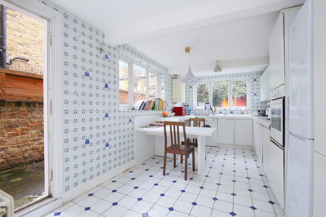 109 Hassett Road, London photo 5