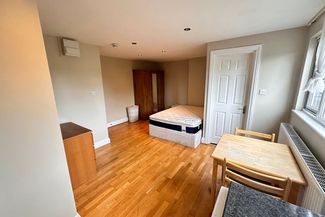 164a (10), West Hendon Broadway, London photo 2