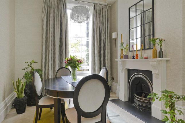 Flat for sale in Kensington Gardens Square, Notting Hill