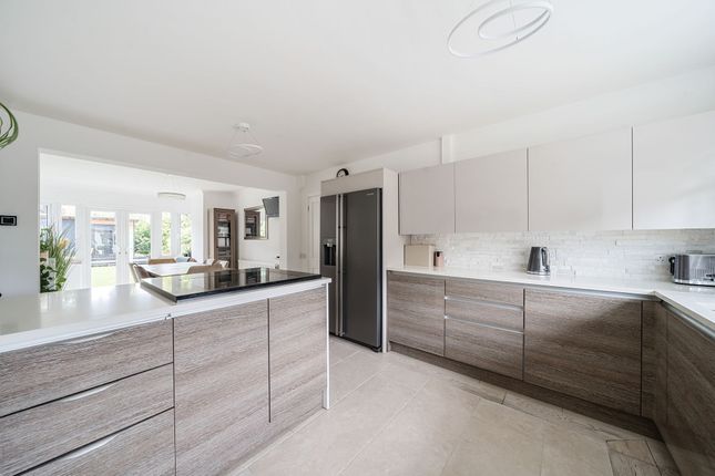 Kitchen/ Dining Room