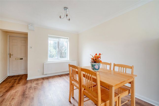 105, Sunbury Lane, Walton-On-Thames photo 4
