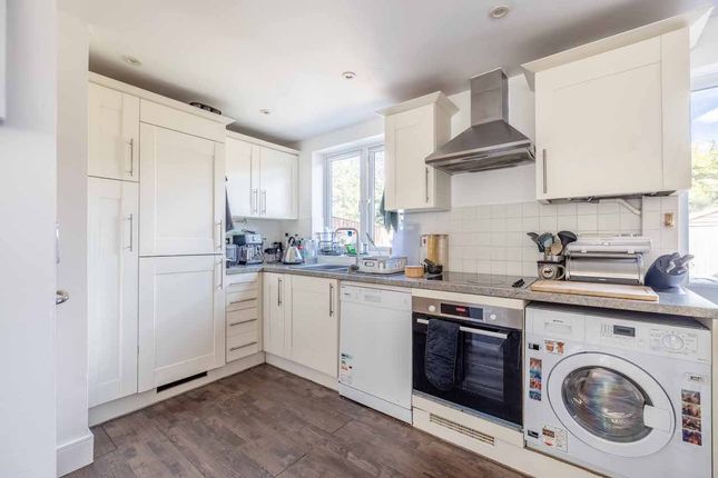 10, Linden Close, Iver photo 3