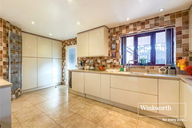 7, Webbs Way, Ringwood photo 4