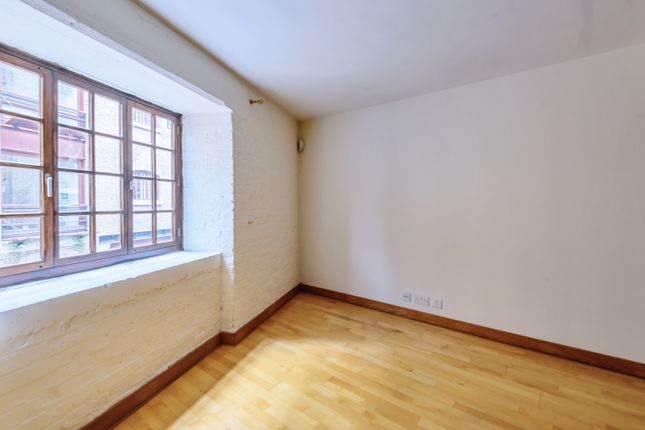 Flat for sale in New Crane Place, London