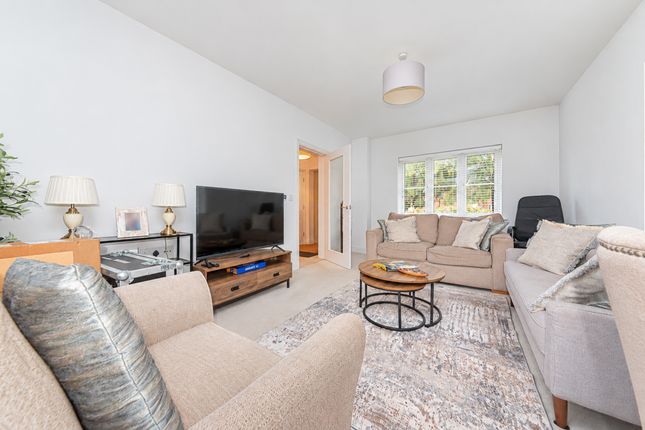 37 Hyacinth Grove, Woodhurst Park, Warfield photo 4