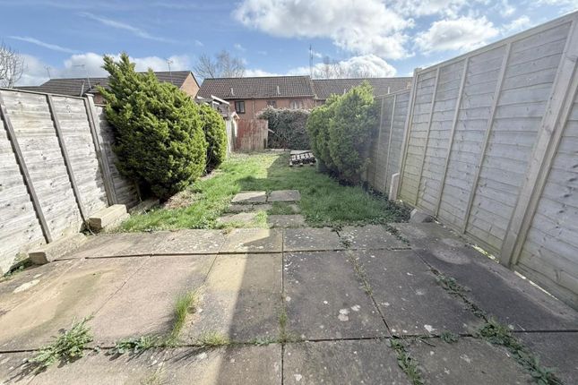 20, Junewood Close, Rugby photo 3