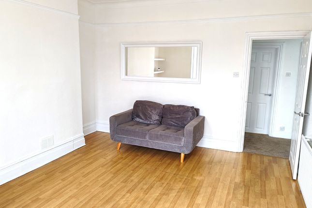 53b, Balfour Road, Ilford photo 3