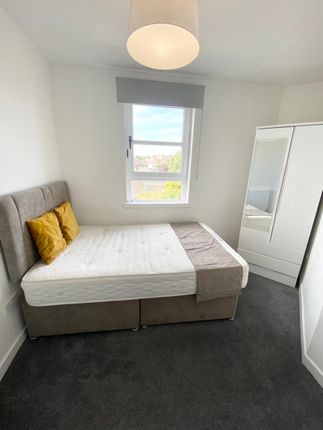 Flat to rent in Seymour Street, West End, Dundee