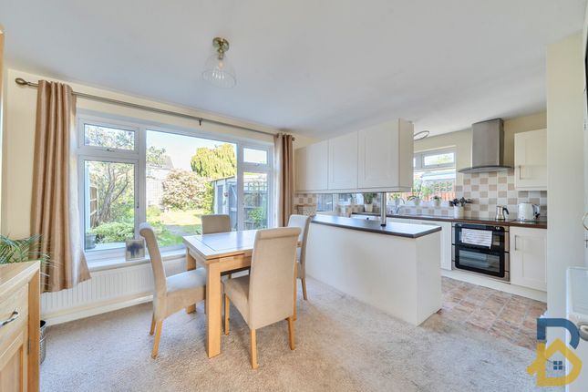 16 Holme Road, Hornchurch photo 3