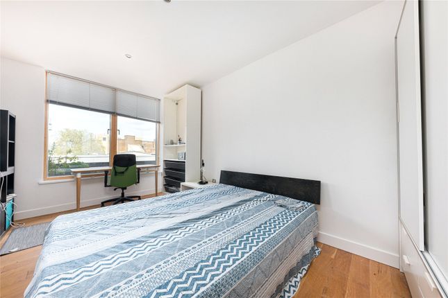 Flat to rent in Drysdale Street, Hoxton