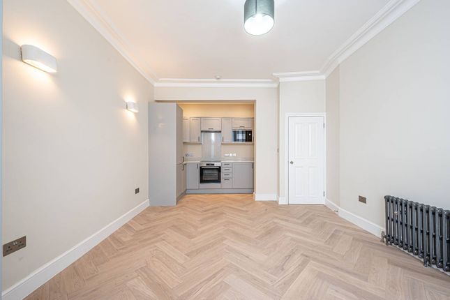 Flat for sale in Lichfield Road, Cricklewood, London